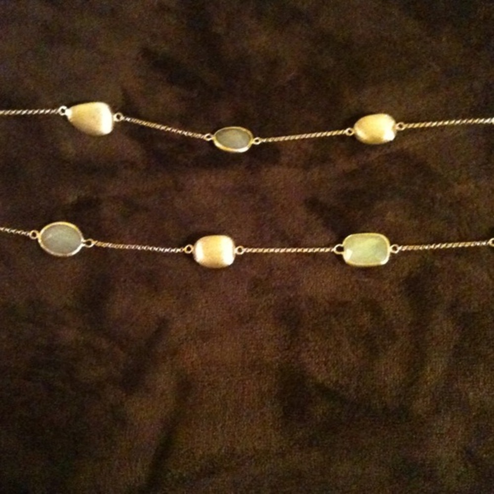Long gold colored necklace with blue/green stones - Picture 3 of 4